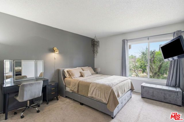 12940 Riverside Drive 201, Los Angeles, CA 91423