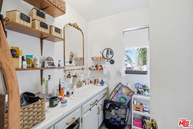 12940 Riverside Drive 201, Los Angeles, CA 91423