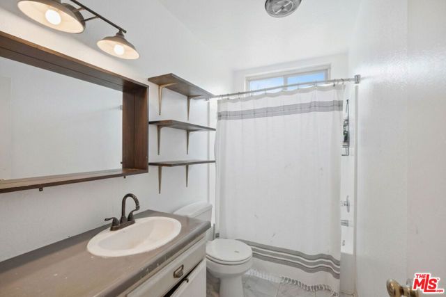 12940 Riverside Drive 201, Los Angeles, CA 91423