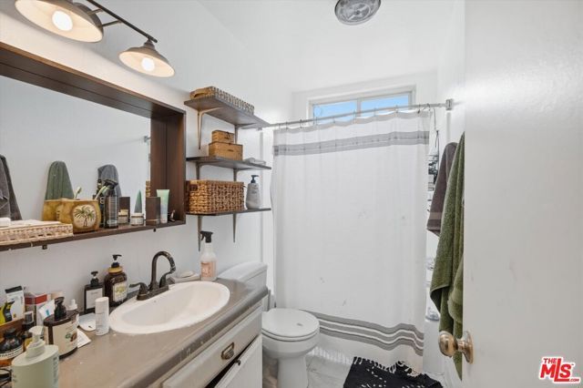 12940 Riverside Drive 201, Los Angeles, CA 91423