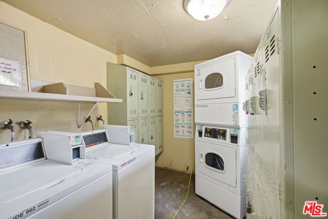 12940 Riverside Drive 201, Los Angeles, CA 91423