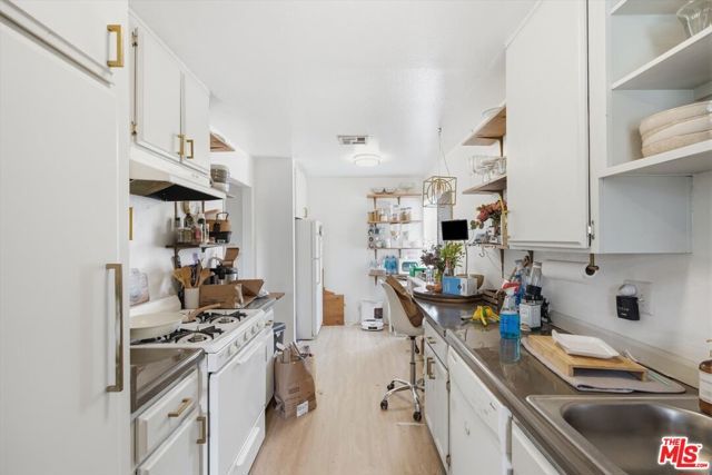 12940 Riverside Drive 201, Los Angeles, CA 91423
