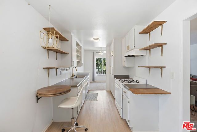 12940 Riverside Drive 201, Los Angeles, CA 91423