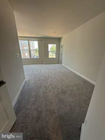 8144 FOXWOOD DR, Manassas, VA 20109