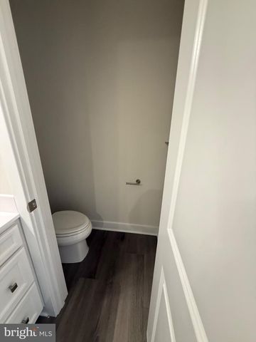 8144 FOXWOOD DR, Manassas, VA 20109