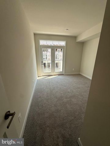 8144 FOXWOOD DR, Manassas, VA 20109