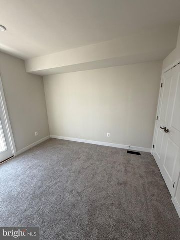 8144 FOXWOOD DR, Manassas, VA 20109