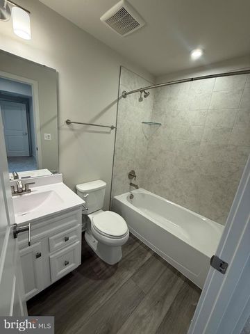 8144 FOXWOOD DR, Manassas, VA 20109