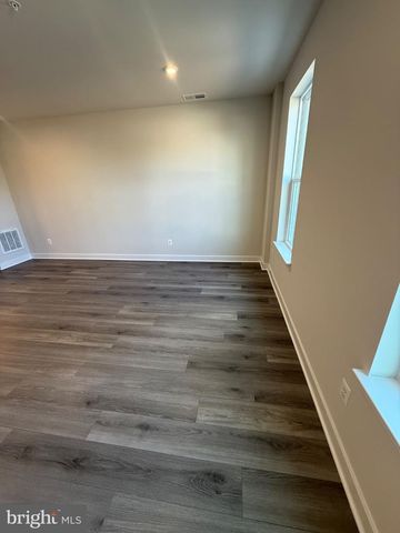 8144 FOXWOOD DR, Manassas, VA 20109