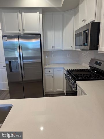 8144 FOXWOOD DR, Manassas, VA 20109