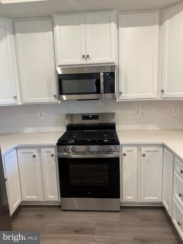 8144 FOXWOOD DR, Manassas, VA 20109