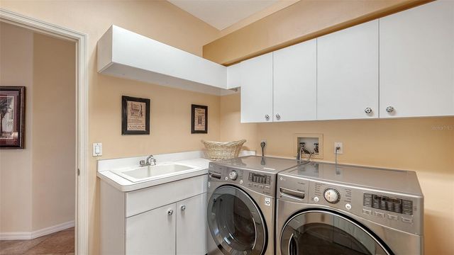 8544 PARK SHORE LANE, Sarasota, FL 34238