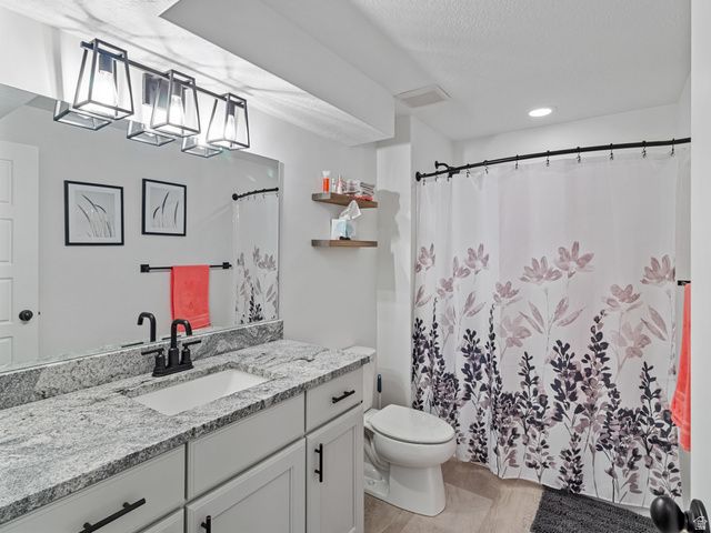 6453 W MOON VALLEY DR, South Jordan, UT 84009