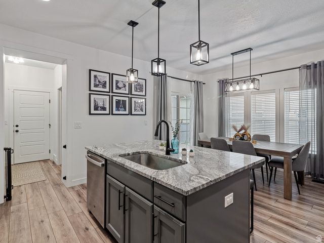 6453 W MOON VALLEY DR, South Jordan, UT 84009