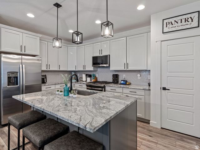 6453 W MOON VALLEY DR, South Jordan, UT 84009