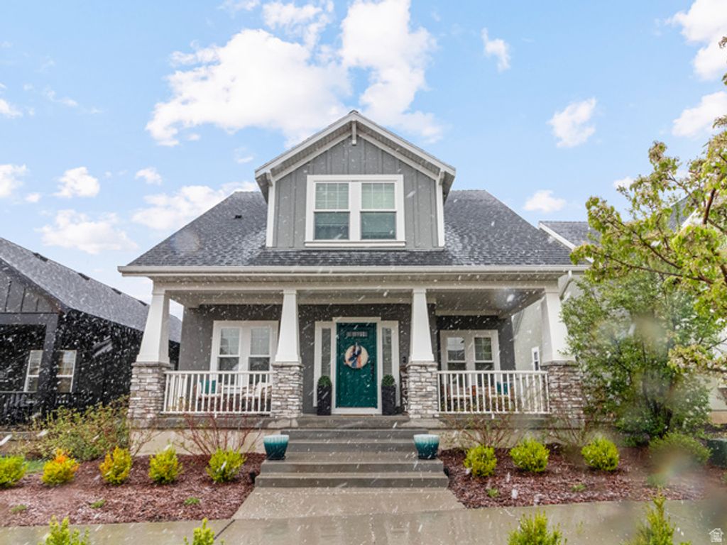 6453 W MOON VALLEY DR, South Jordan, UT 84009