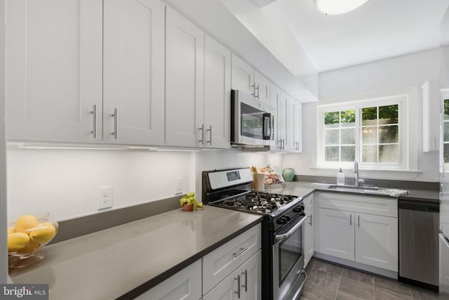3243 VALLEY DR, Alexandria, VA 22302
