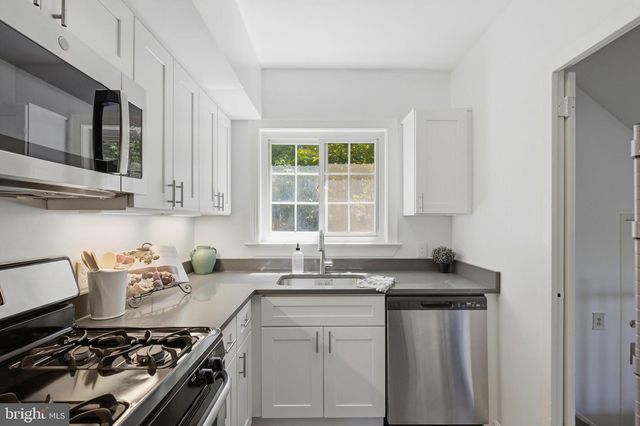 3243 VALLEY DR, Alexandria, VA 22302