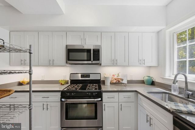 3243 VALLEY DR, Alexandria, VA 22302