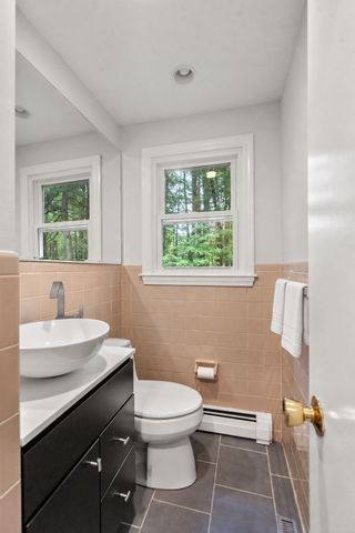 41 Old Stagecoach Rd, Bedford, MA 01730