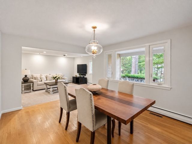 41 Old Stagecoach Rd, Bedford, MA 01730