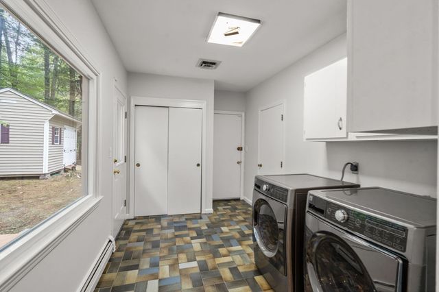 41 Old Stagecoach Rd, Bedford, MA 01730