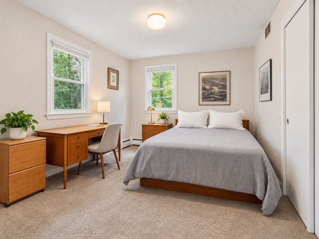 41 Old Stagecoach Rd, Bedford, MA 01730