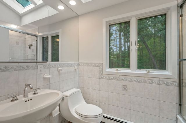 41 Old Stagecoach Rd, Bedford, MA 01730