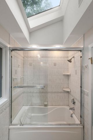 41 Old Stagecoach Rd, Bedford, MA 01730