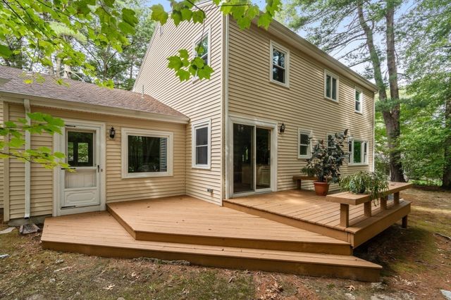 41 Old Stagecoach Rd, Bedford, MA 01730