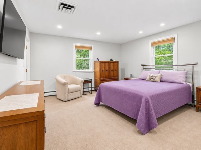 41 Old Stagecoach Rd, Bedford, MA 01730