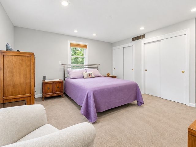 41 Old Stagecoach Rd, Bedford, MA 01730