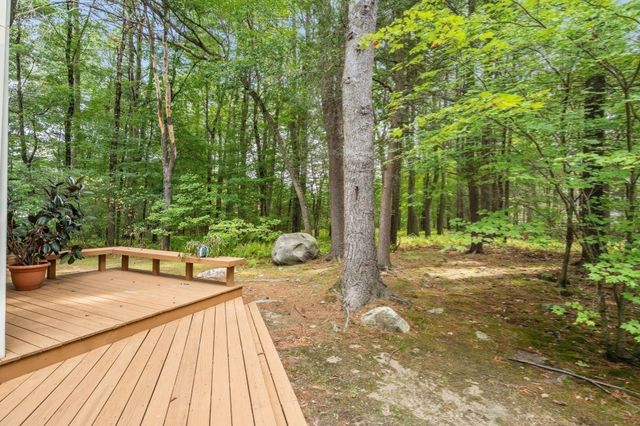41 Old Stagecoach Rd, Bedford, MA 01730