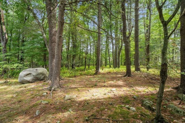 41 Old Stagecoach Rd, Bedford, MA 01730