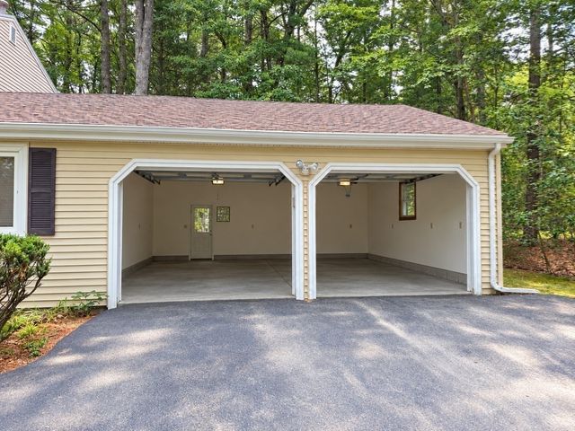 41 Old Stagecoach Rd, Bedford, MA 01730