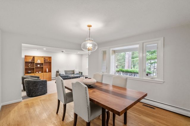 41 Old Stagecoach Rd, Bedford, MA 01730