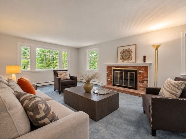 41 Old Stagecoach Rd, Bedford, MA 01730