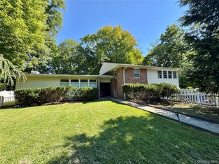 23 Wooleys Lane, Great Neck, NY 11023