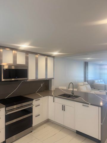 105 Paradise Harbour Boulevard 108, North Palm Beach, FL 33408