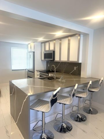 105 Paradise Harbour Boulevard 108, North Palm Beach, FL 33408