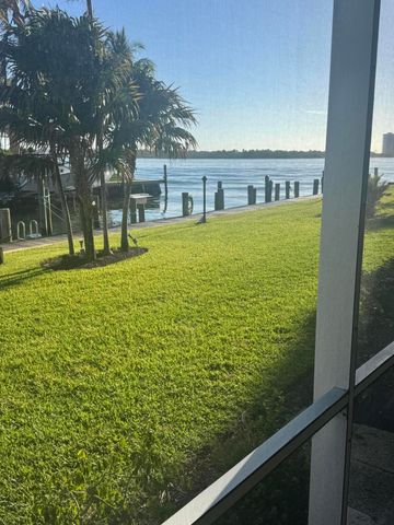 105 Paradise Harbour Boulevard 108, North Palm Beach, FL 33408