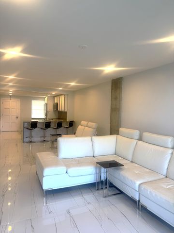 105 Paradise Harbour Boulevard 108, North Palm Beach, FL 33408