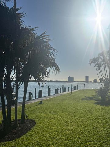 105 Paradise Harbour Boulevard 108, North Palm Beach, FL 33408