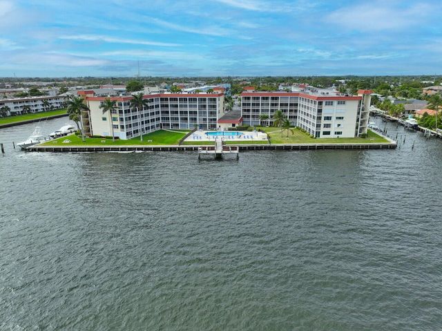 105 Paradise Harbour Boulevard 108, North Palm Beach, FL 33408