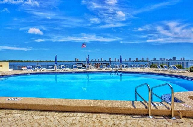 105 Paradise Harbour Boulevard 108, North Palm Beach, FL 33408