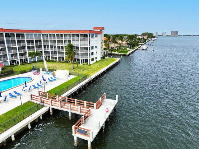 105 Paradise Harbour Boulevard 108, North Palm Beach, FL 33408
