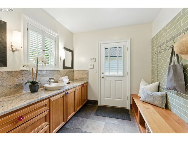 3860 Sw 75TH Ave, Portland, OR 97225