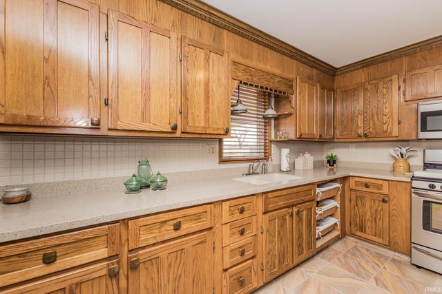 700 N Cook Road, Muncie, IN 47303