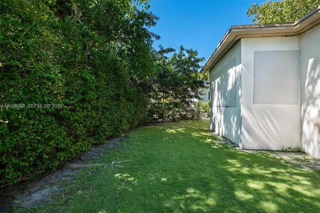 9516 Byron Ave, Surfside, FL 33154