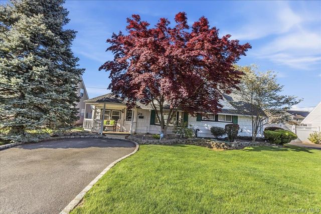 25 Summit Lane, Levittown, NY 11756